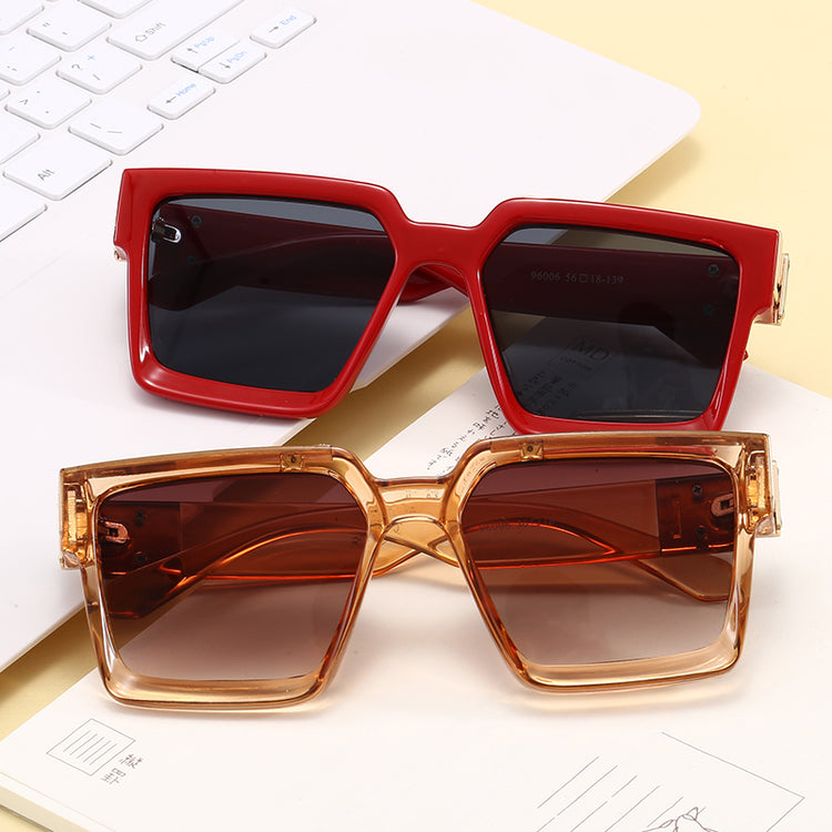BAILEY UNISEX GRADIENT LENS BLOCK FRAME SUNGLASSES